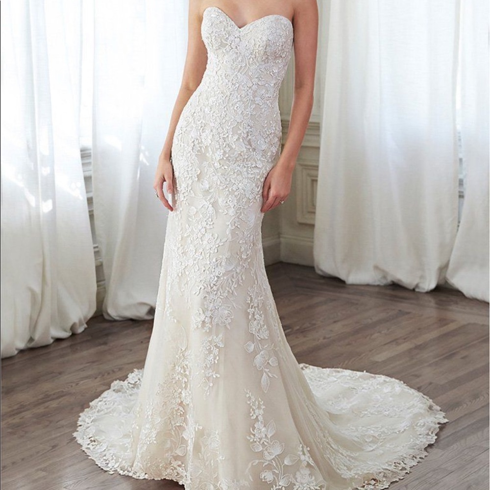 Maggie Sottero Wedding Dress
